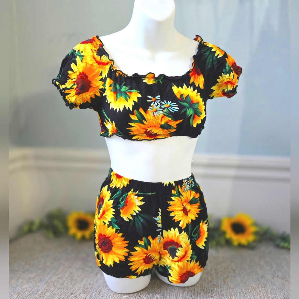Two Piece Short Set | Sunflower Motif | size 8-10